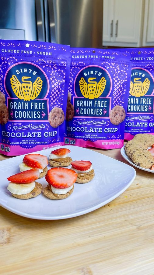 Instagram post by @stephgigliotti for Siete Foods. Caption reads: These @sietefoods Chocolate Chip Cookies taste so....