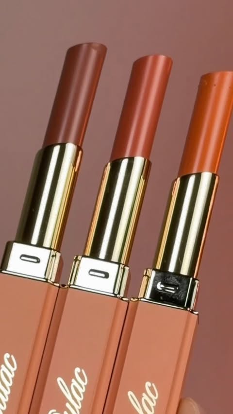 Instagram post by @masgarb for Oulac Cosmetics. Caption reads: [...] three moods 💄 Smooth & glossy....