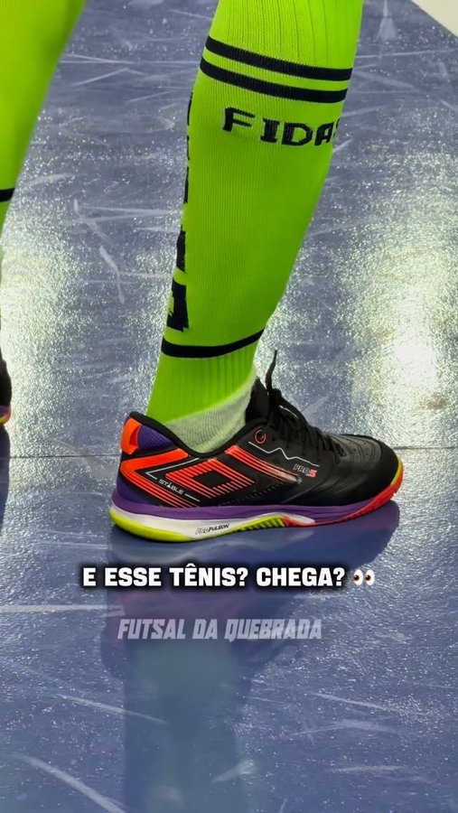 Instagram post by @futsaldaquebrada for Umbro. Caption reads: CHEGA? 👀
#futsal #futebol #esporte #esportes....