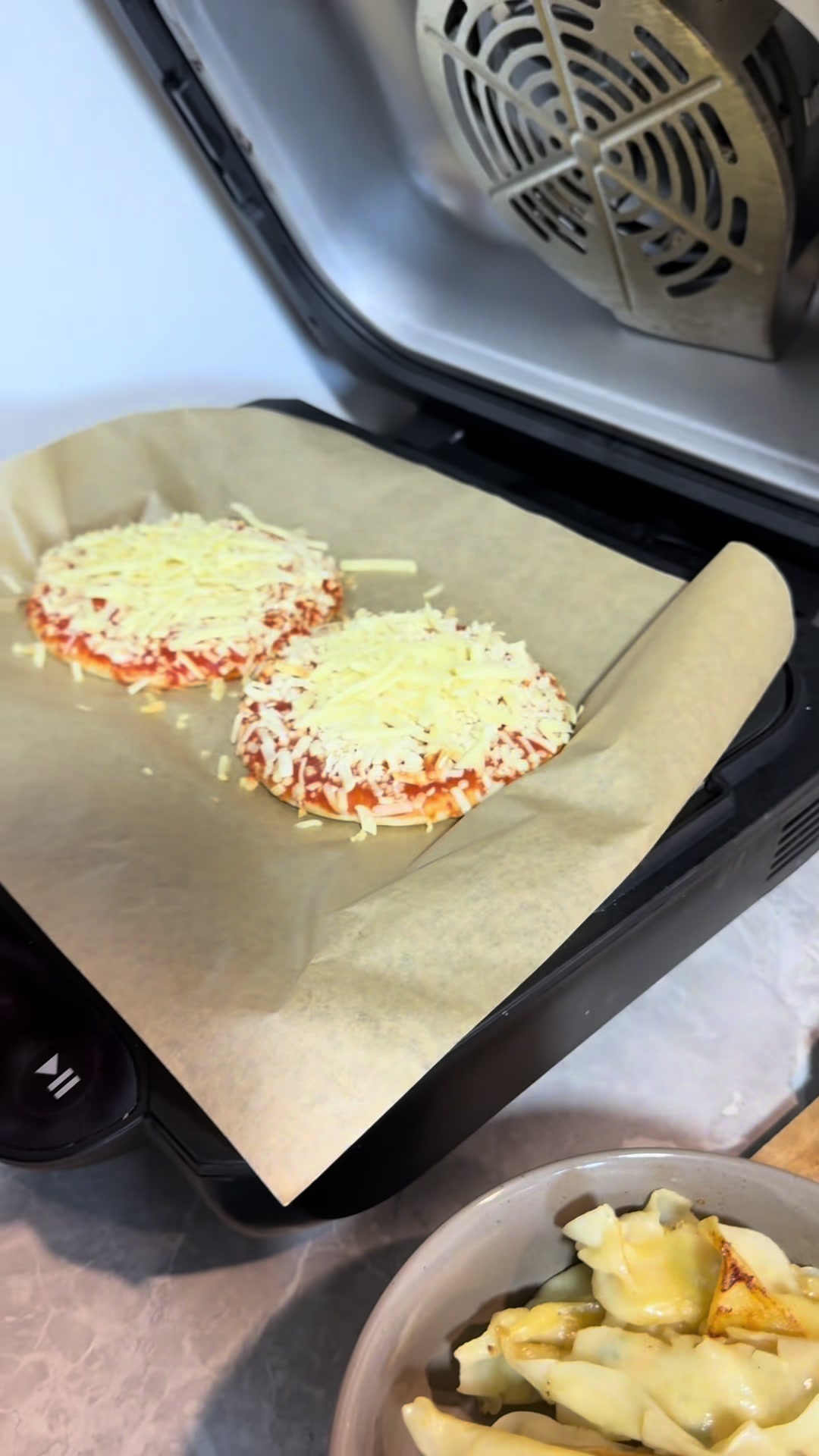 TikTok post by @zahir_009 for Duronic. Caption reads: Duronic Air Fryer Health Grill [...].