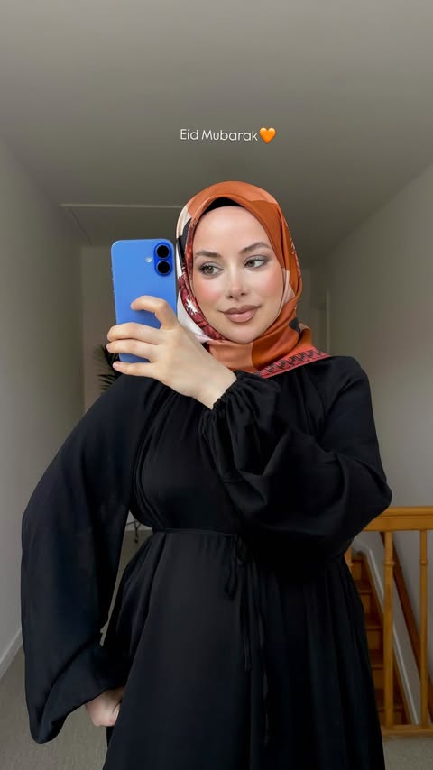 Instagram post by @merve.serapp for Imannoor. Caption reads: 𝓔𝓲𝓭 𝓜𝓾𝓫𝓪𝓻𝓪𝓴 🧡 . @imannoor #reklam.
