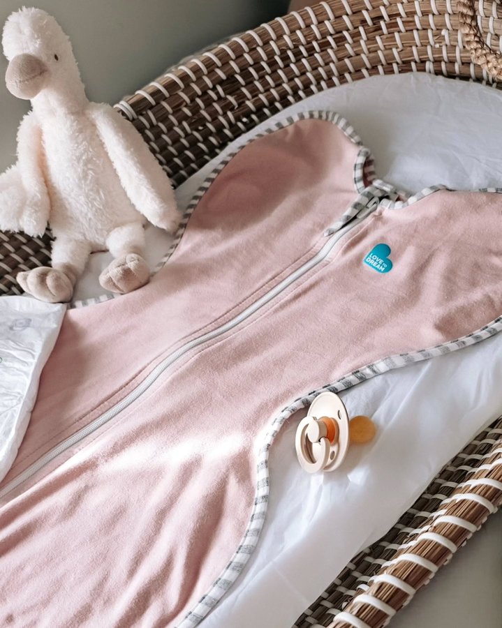 Instagram post by @itsamurraylife for Love To Dream. Caption reads: Dreamy Sleep ✨

Ad| I'm loving the Love to Dream....