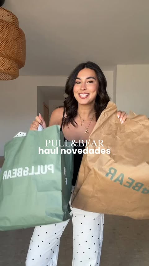 Instagram post by @ainhoarayot for Pull&Bear. Caption reads: Mega haul novedades @pullandbear ✨ #pullandbear....