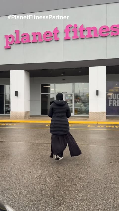 Instagram post by @asmashakar for Planet Fitness. Caption reads: [...] without feeling overwhelmed, Planet Fitness....