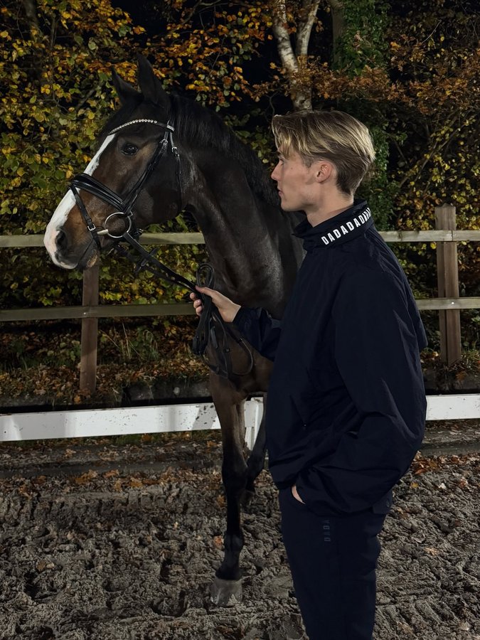 Instagram post by @levi_crd for Dada Sport. Caption reads: Ad/caught an autumn vibe, dressed by @dadasport :)....