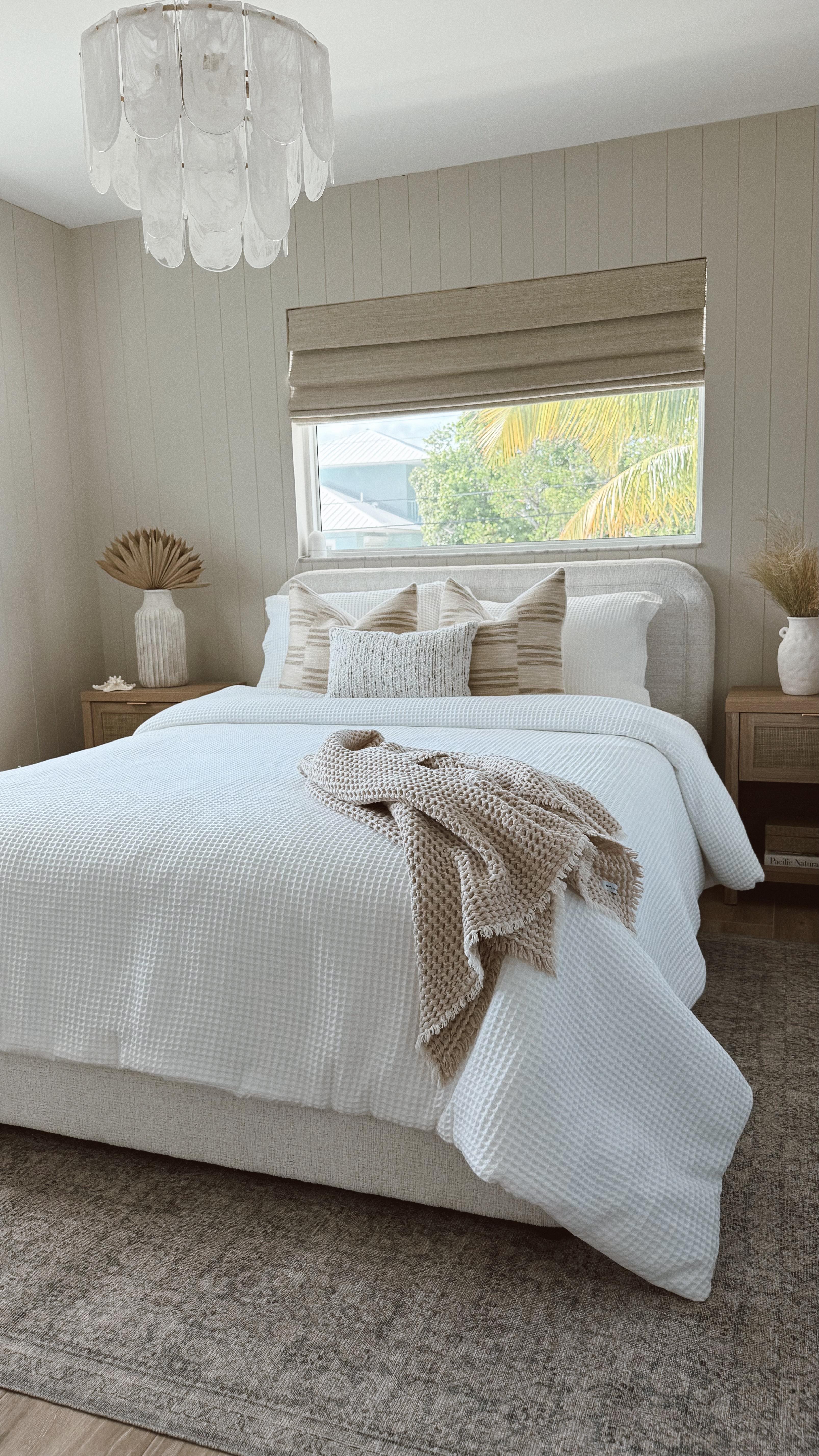 Instagram post by @jensgatheringnest for Cariloha. Caption reads: #ad Making your guest room feel like a 5-star stay....