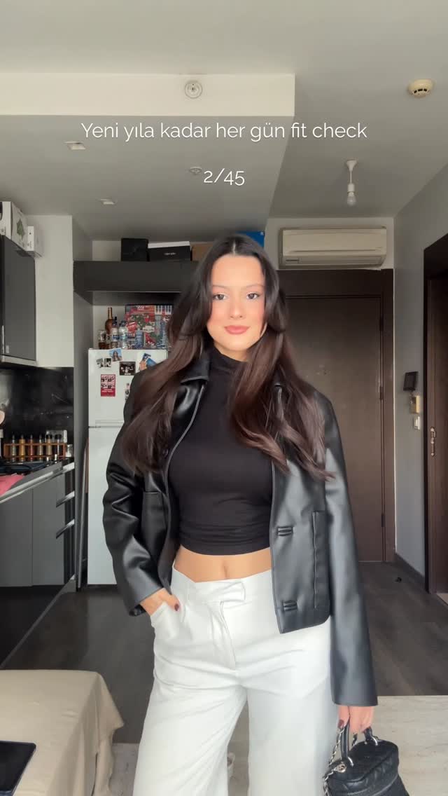 Instagram post by @simgeakman for Koton. Caption reads: [...] #ootd 

•ceket @antioch.women 
•body @koton....