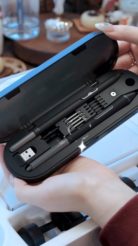 Instagram post by @amber_aki_huang for XPPen. Caption reads: My early Christmas gift from @xppenusa is here!!....