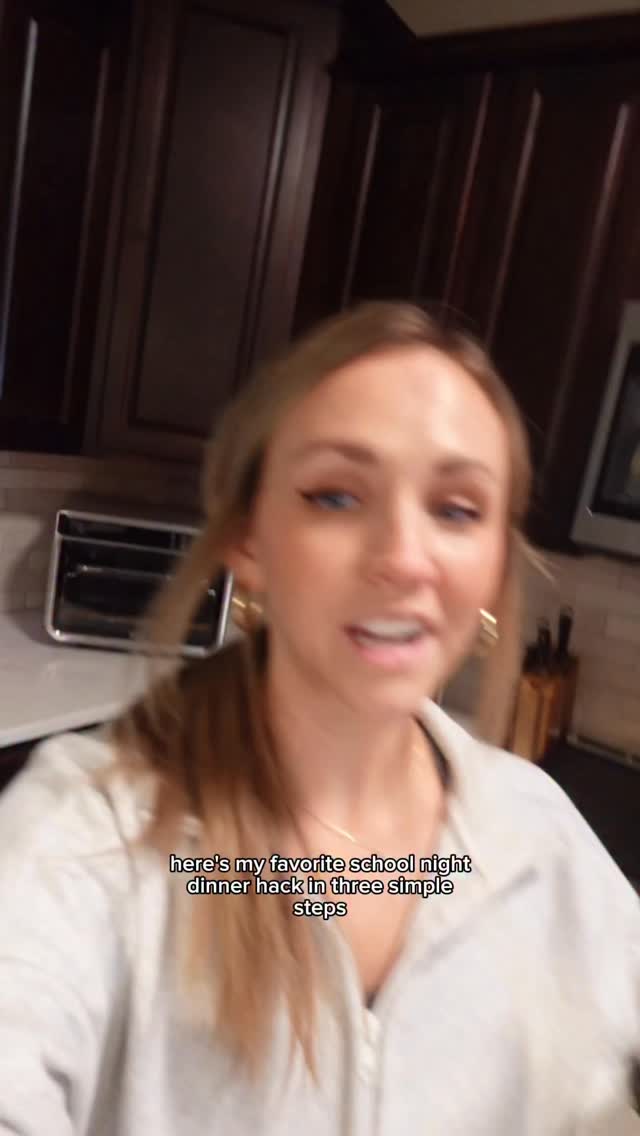 Instagram post by @nutritionalsarah for Easy Home Meals. Caption reads: Dinner in 3 steps with a clever twist! I’m....