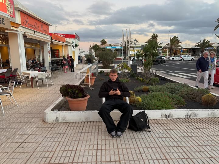 Instagram post by @fredriktrudslev for Zalando. Caption reads: Reklame for Zalando. Fjoller rundt på Lanzarote....