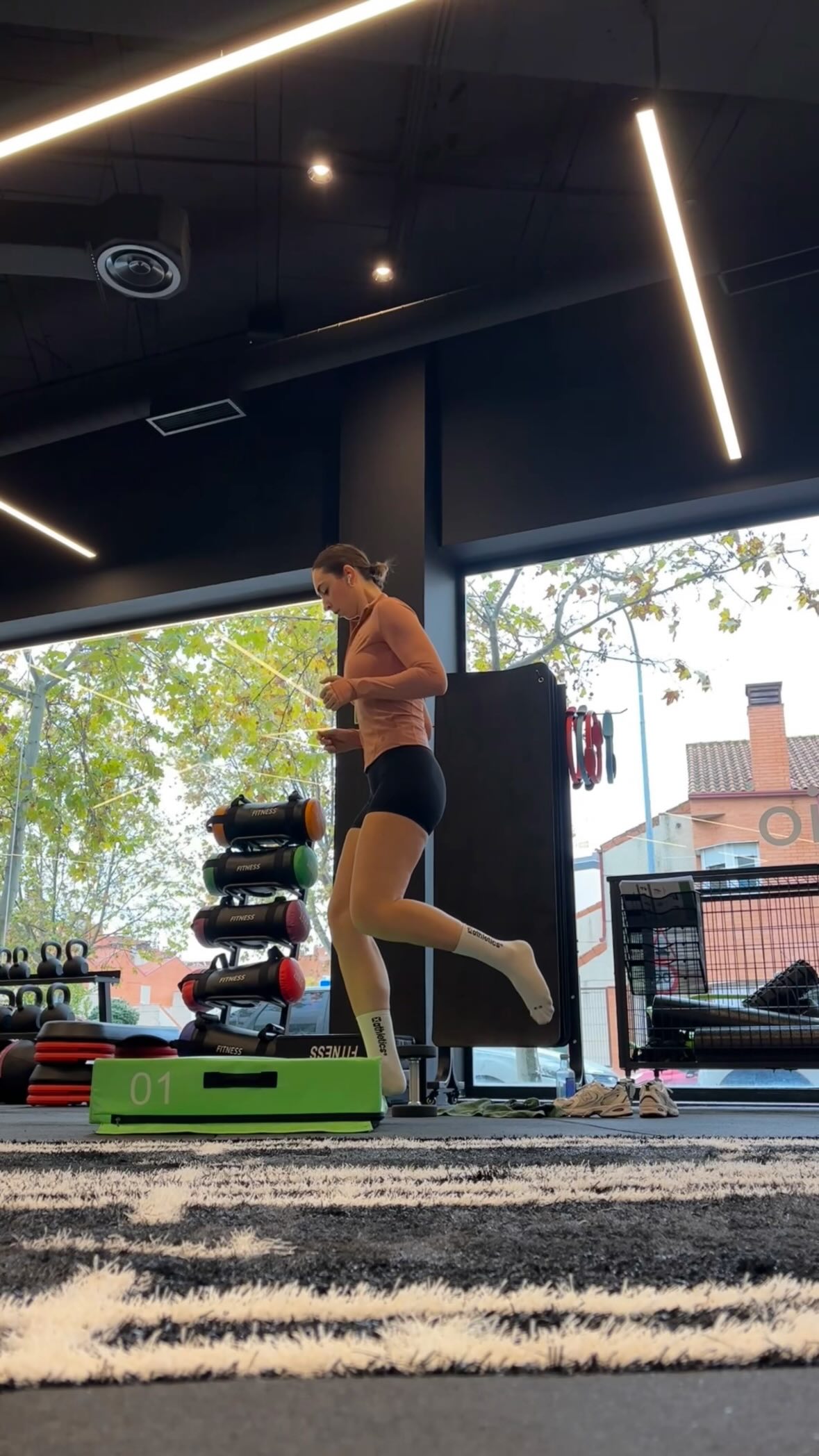 Instagram post by @nereaflorees for Siroko. Caption reads: Total look @siroko %NEREAF
•
•
•
•
#motivacion....