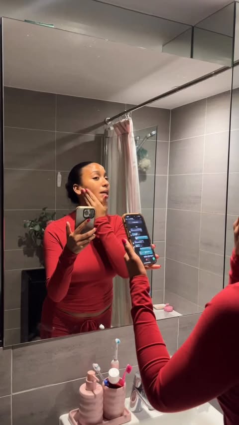 Instagram post by @shelenzamora for WhatsApp. Caption reads: [...] it’s still a solo day okay 😭💋 ad @whatsapp.