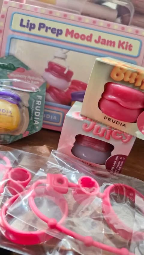 Instagram post by @8_m_j_ for Frudia. Caption reads: [...] 53 ✨️Glow Juicy Jam COCO CHERRY 07....