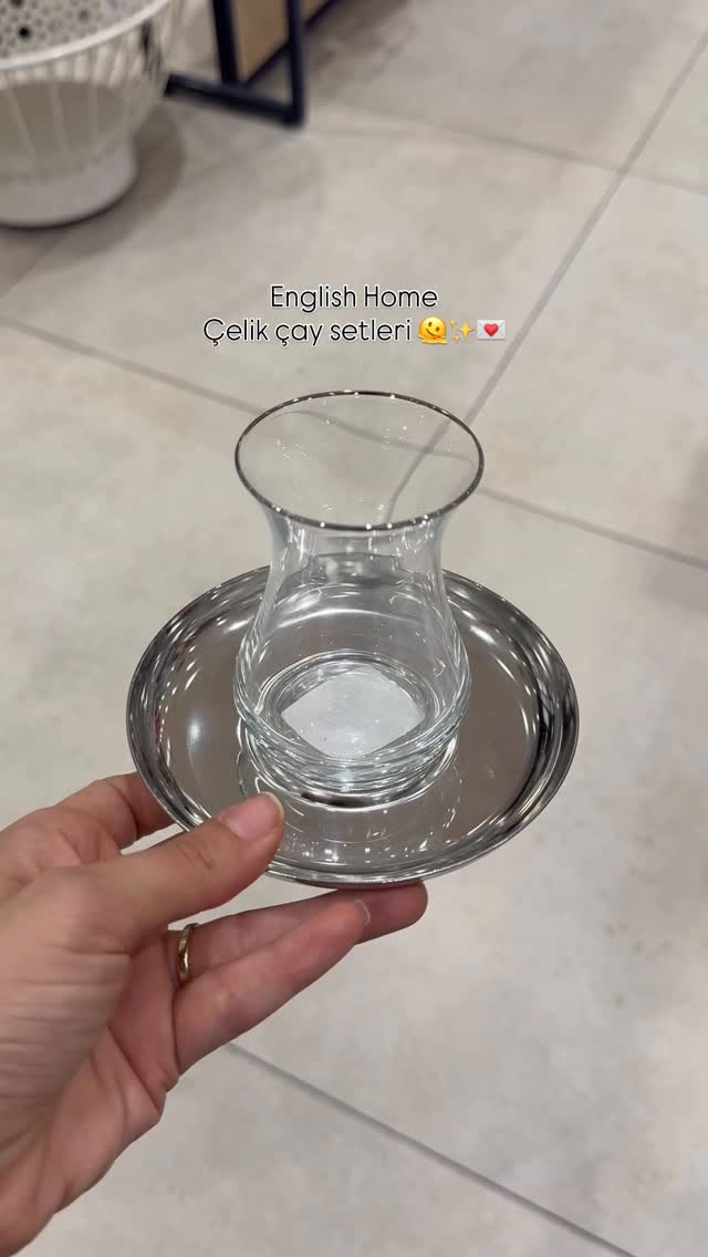 Instagram post by @homebymimoza for English Home. Caption reads: Zamansız çay setleri 🫠 sizin favoriniz hangisi?....