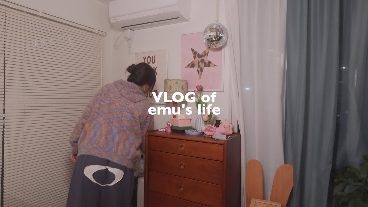 YouTube post by @emu_emu3320 for Mercari. Caption reads: A solo activity lover's solo holiday 🛋️ Morning....