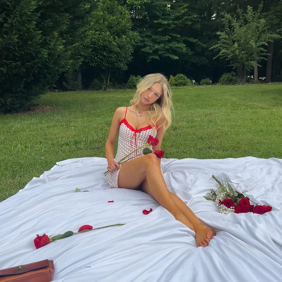 Instagram post by @jordanmeyersss for Frankies Bikinis. Caption reads: [...] 💌 
.
.
.
#VSPartner #frankiesgirl....