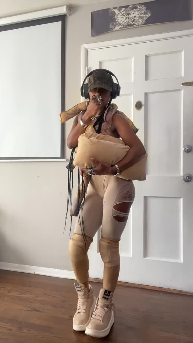 Instagram post by @kingminzly for VITALY. Caption reads: ⭐️ Fashion is suppose to be this fun! ⭐️
.
Outfit....