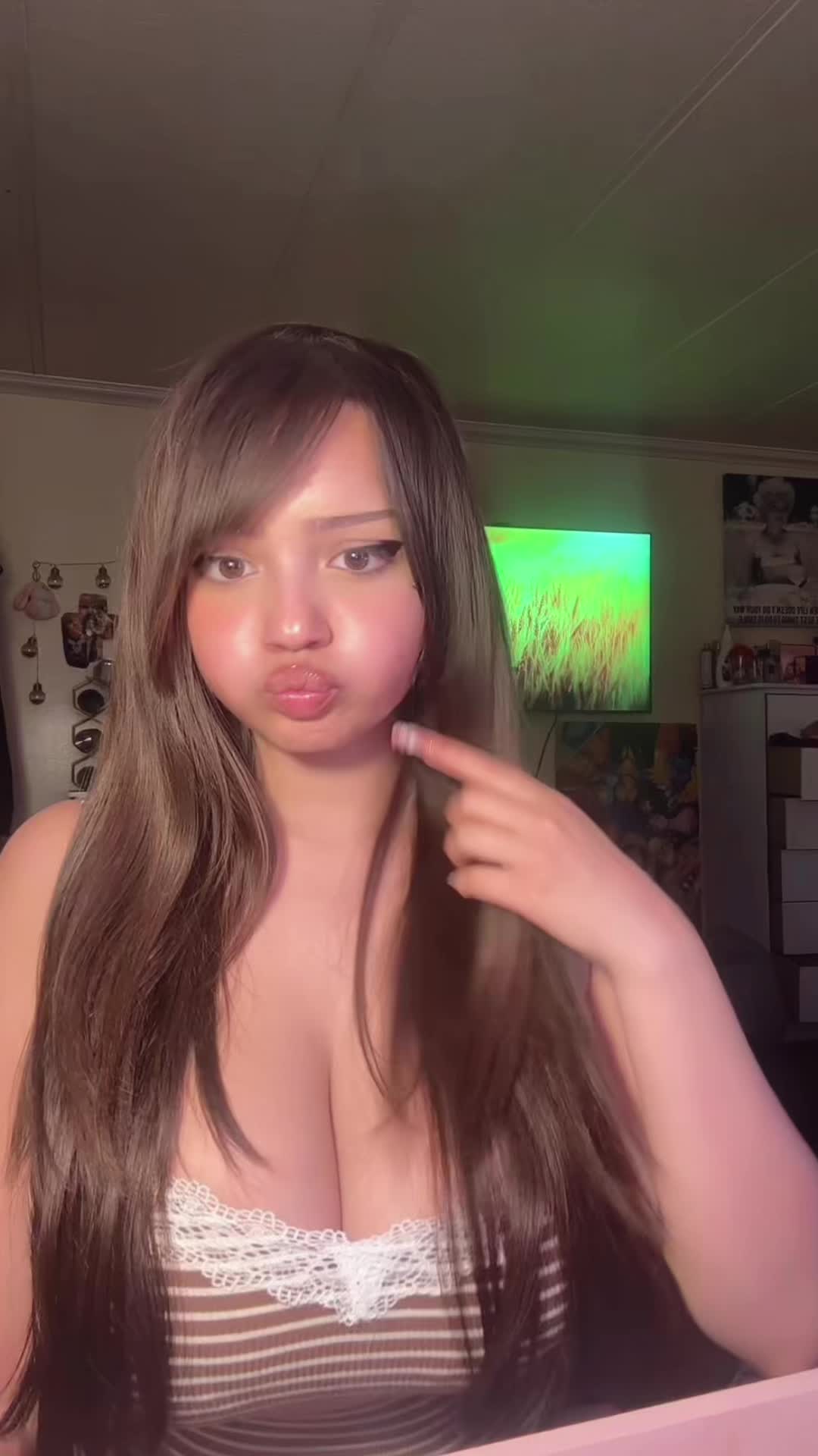 TikTok post by @xaphari for Sunny Hair. Caption reads: I’m inloveee @sunnyhairofficial.