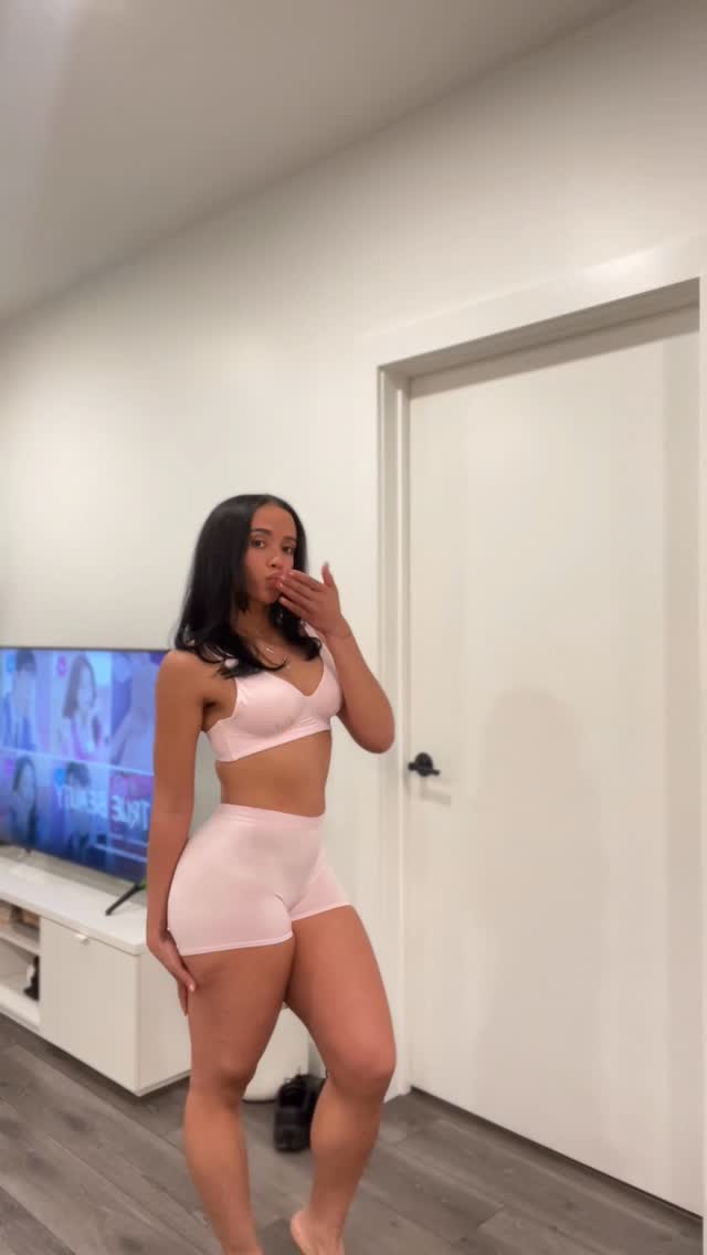 Instagram post by @a_mzin for MeUndies. Caption reads: [...] timeless style. Flaws included 💕# @meundies....