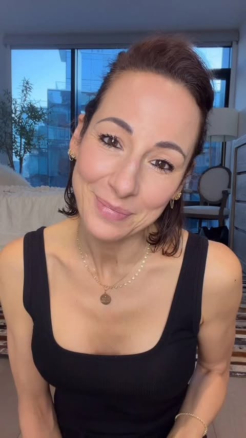 Instagram post by @sarrahstrimelbentley for Peanut App. Caption reads: Last night as part of the Modern Motherhood....