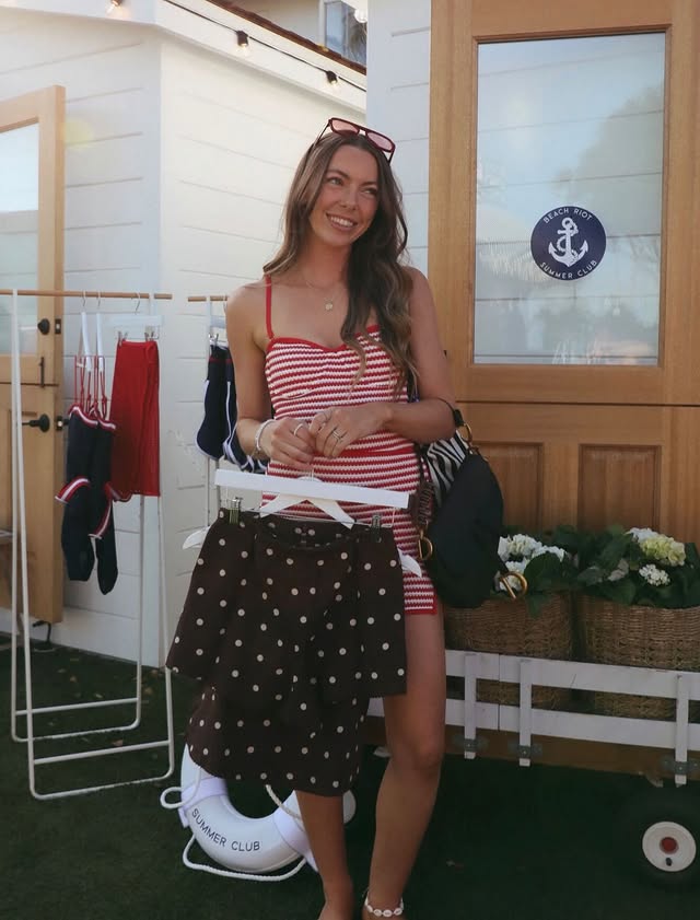 Instagram post by @hannahmaehoeg for BEACHRIOT. Caption reads: [...] the Stars & Stripes collection with....