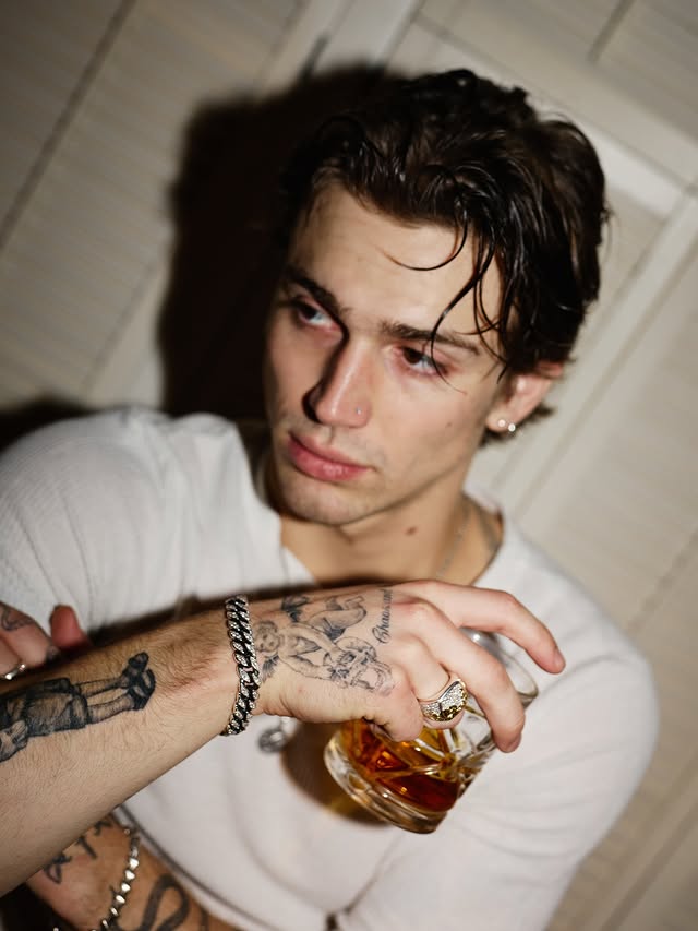 Instagram post by @vinniehacker for David Yurman. Caption reads: [...] best accessories: an old fashioned &....