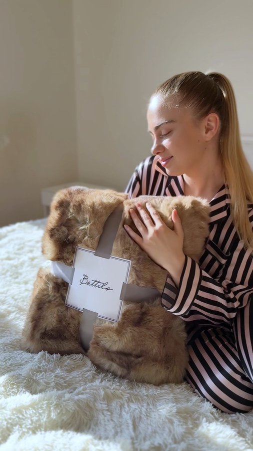 Instagram post by @parv_stylee for Battilo Home. Caption reads: The Ultimate Luxury Blanket ✨

Wrap yourself in....