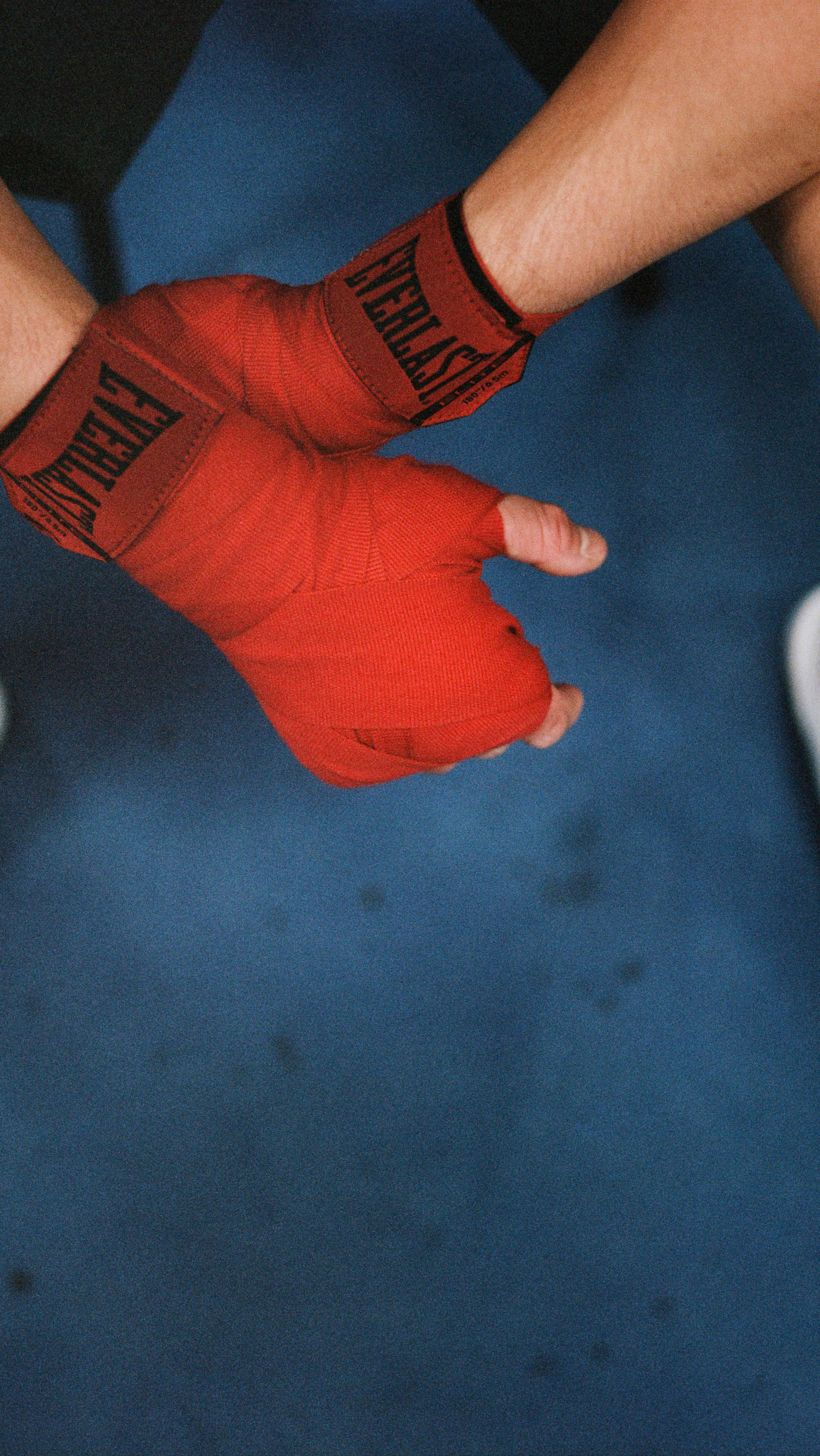 Instagram post by @taylorbevan1 for Everlast. Caption reads: Chasing 6..