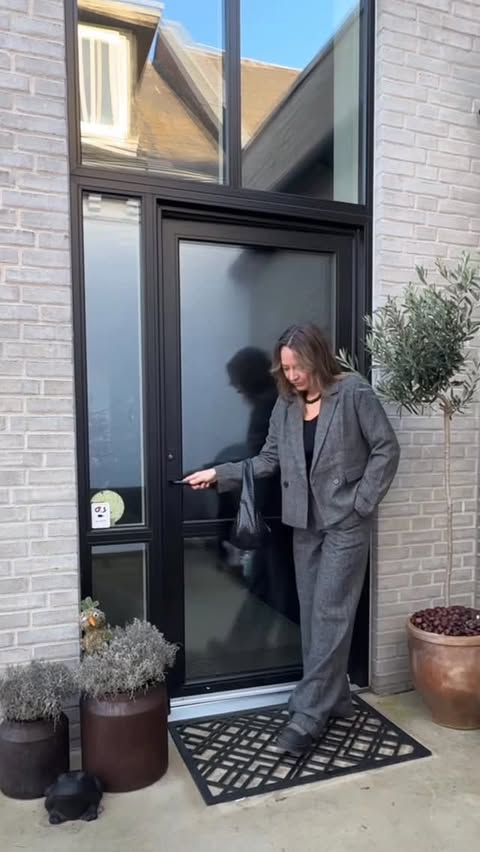 Instagram post by @tina_dehnfjeld for Lollys Laundry. Caption reads: [...] skønneste vintersale er startet hos....