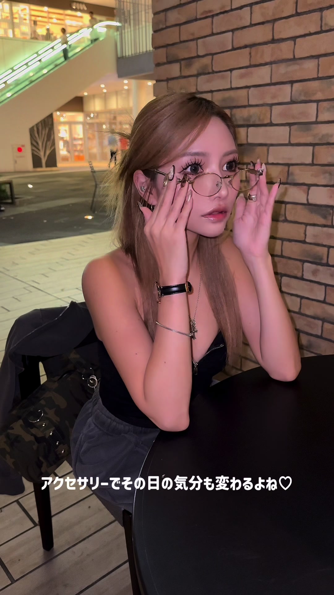 TikTok post by @rinya_official for Daniel Wellington. Caption reads: _ ZOZOTOWN で最近お買い物した商品を紹介♡ @DanielWellington....