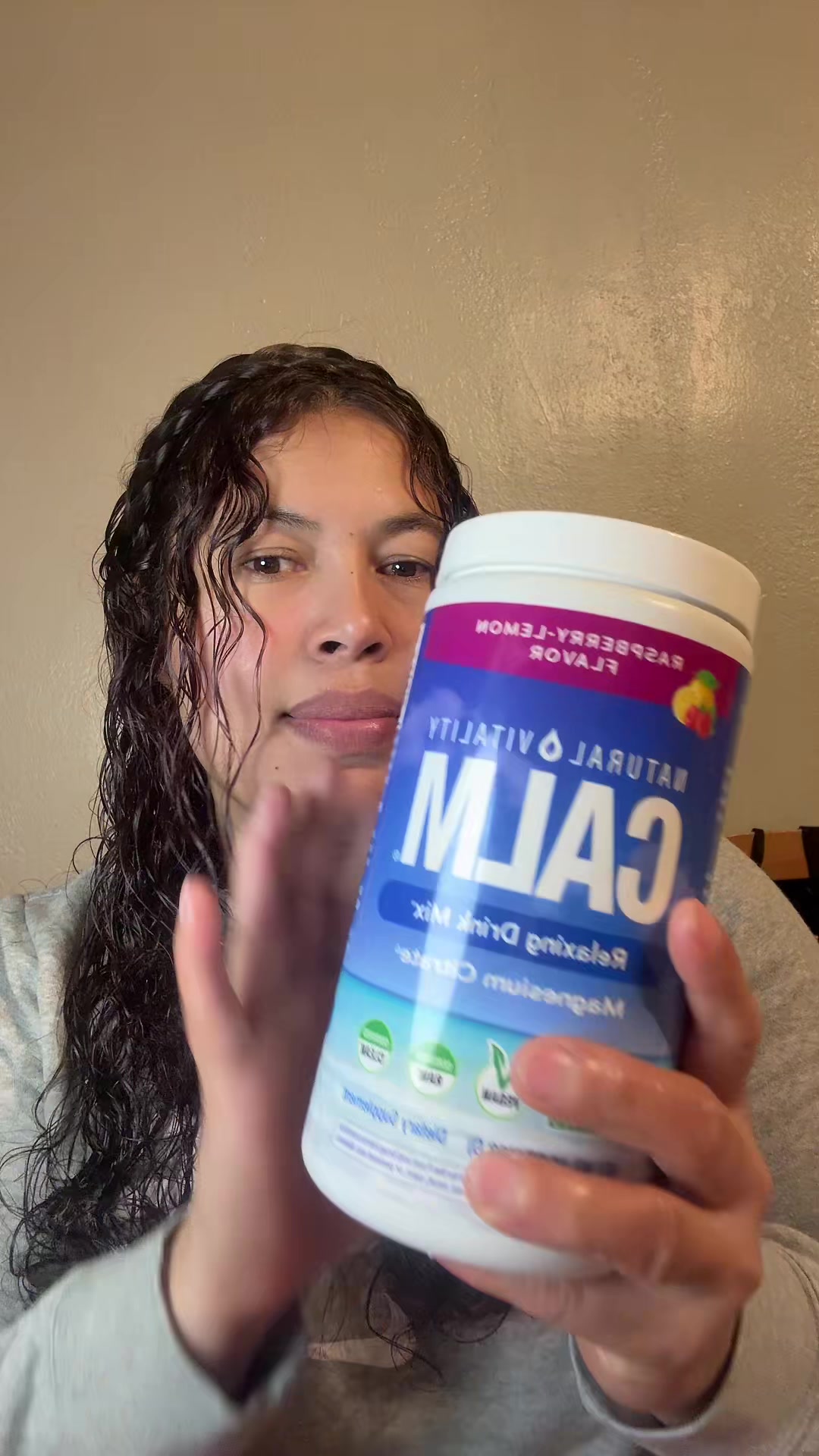 TikTok post by @zea8128 for Natural Vitality. Caption reads: Cálm Relaxing Drink mix anti estrés -Natural....