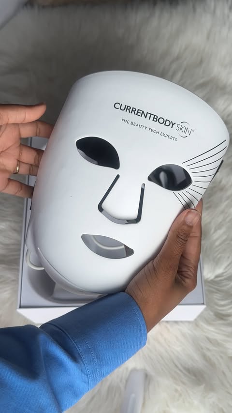 Instagram post by @y.smn.e for currentbody. Caption reads: [...] glow, just 10 minutes a day. With....