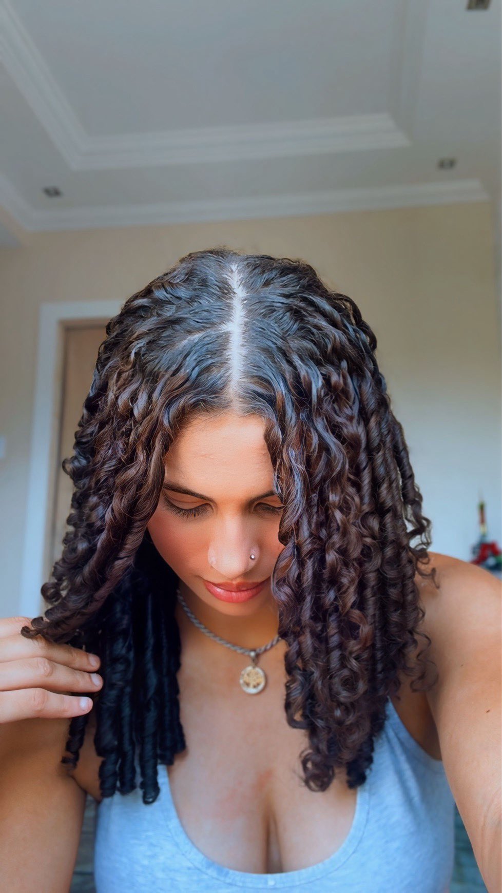 Instagram post by @jessicacachos_oficial for Forever Liss. Caption reads: Cuidados que vão mudar seu cabelo 😍

Hoje eu usei....