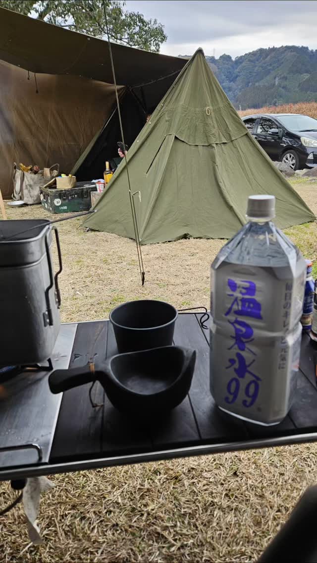 Instagram post by @akira_militarycamp for 温泉水99 ミネラルウォーター. Caption reads: 桜島の温泉水🎵
巷で話題の温泉水です✨
@onsensui99....