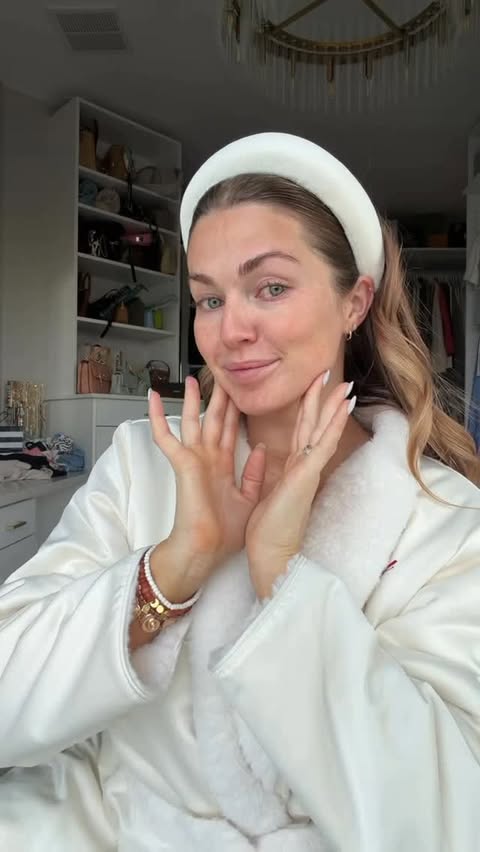 Instagram post by @lindsarnold for DIME Beauty. Caption reads: Get ready with me for the @dimebeautyco x 11th....