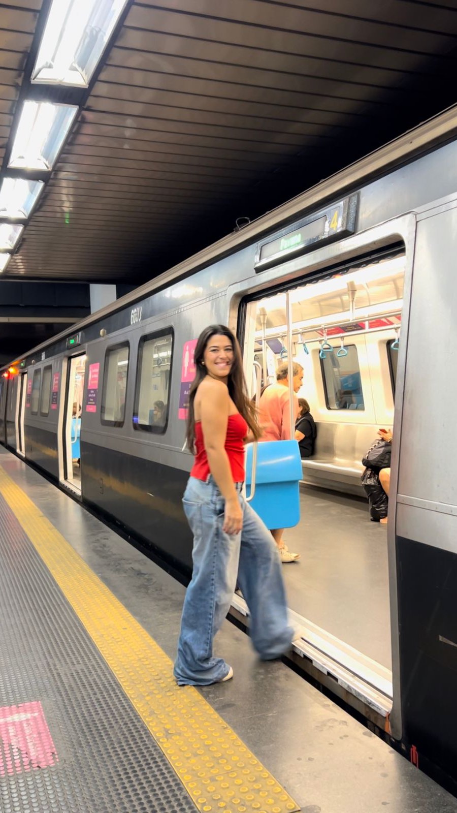 Instagram post by @mariqguimaraes for Mastercard. Caption reads: Roteiro de um sábado perfeito no centro com....