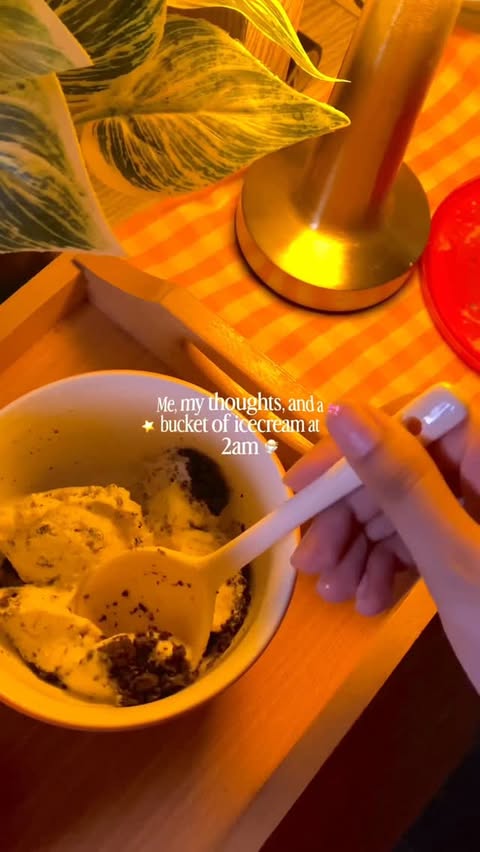 Instagram post by @whathaniadoes for Havmor. Caption reads: 2AM cravings & a bucket of @havmorpk ⭐️🤌🏻😋 .....