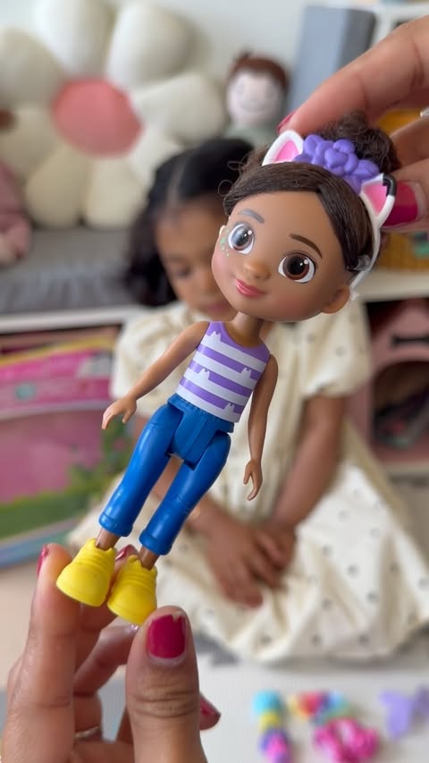 Instagram post by @khush_reviewingtales for Gabby's Dollhouse. Caption reads: [...] 💖🐈‍⬛ @thisisbutterly @spinmaster....