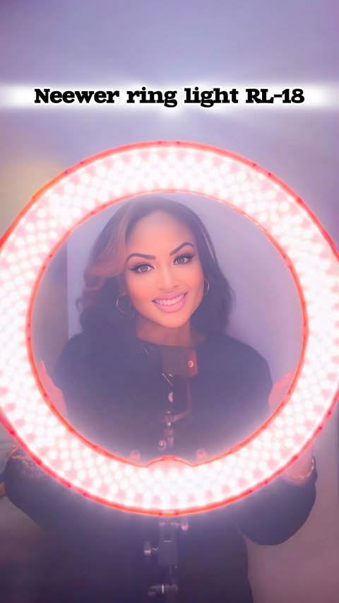 Instagram post by @pinkazucar for NEEWER. Caption reads: [...] creator must have from @neewer 💡NEEWER....