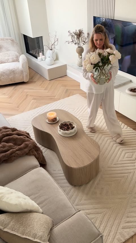 Instagram post by @cb_loves_interiors_20 for William Wood Mirrors. Caption reads: Selfcare 💗 - ad | Taking a moment this Wellness....