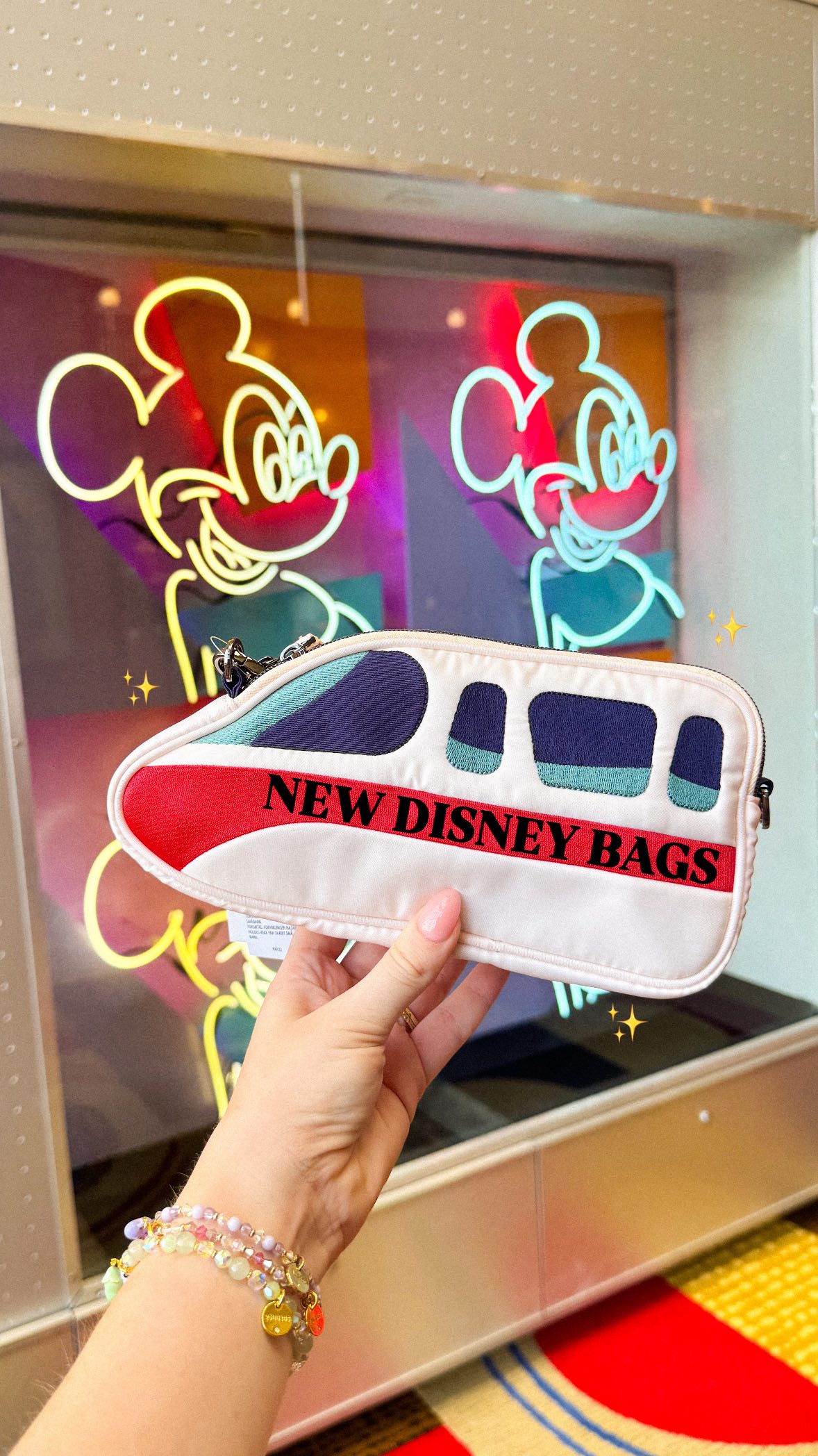 Instagram post by @saraoforlando for Lug. Caption reads: [...] we are shopping for the brand new resort....