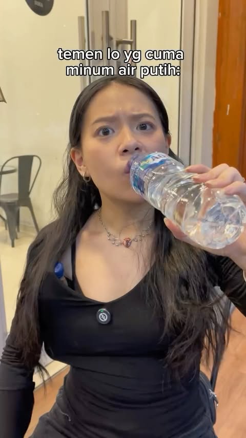 Instagram post by @dwynna_win for Sehat AQUA. Caption reads: sebagai hawa, gue emg sukanya yg adem adem sih....