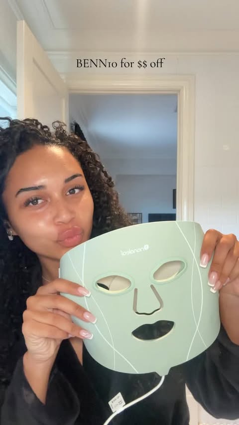 Instagram post by @laylacbenn for Nanoleaf. Caption reads: Genuinely so useful @nanoleaf BENN10 for $ off •....