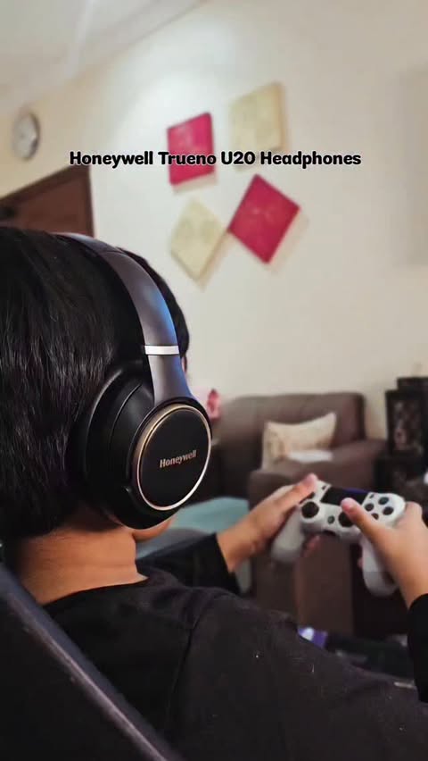 Instagram post by @just.wing.it._ for Amazon AE. Caption reads: Gamers, rejoice! Let me introduce Honeywell Trueno....