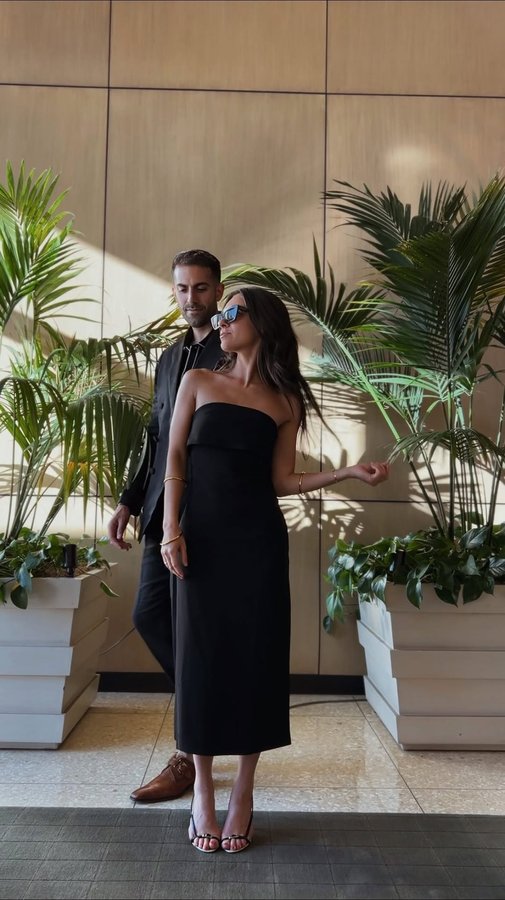 Instagram post by an influencer for Banana Republic. Caption reads: [...] for 15% off, terms apply @bananarepublic....