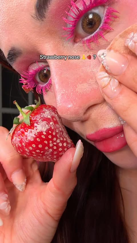 Instagram post by @thelipstickgirly for Maxclinic. Caption reads: Here is how to remove makeup properly....