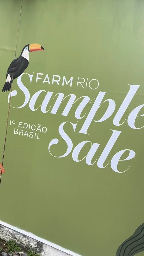 Instagram post by @cariocandonoinsta for FARM Rio. Caption reads: SAMPLE Sale Farm.