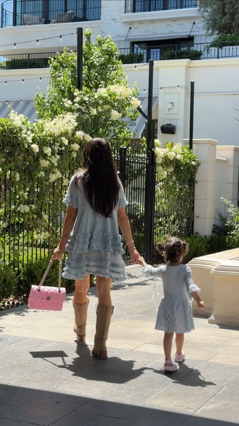 Instagram post by @summerrachelwarren for Kurt Geiger. Caption reads: [...] and got us matching purses from @kurtgeiger....