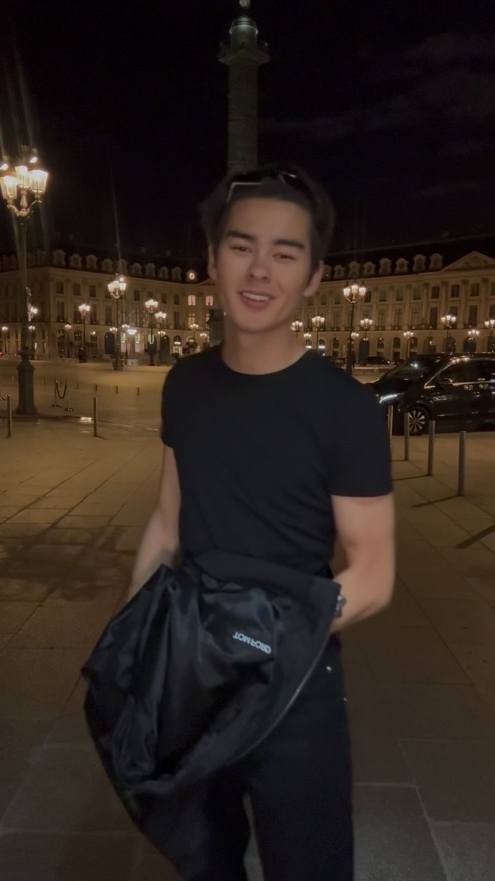 Instagram post by @realsebastianamundsen for TOM FORD. Caption reads: ad/ @tomford
@tomfordbeauty.