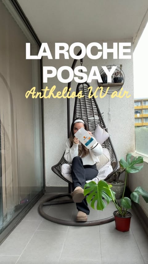 Instagram post by @ignasilva1 for La Roche-Posay. Caption reads: Mi salvavidas 🛟 anthelios UV Air de @larocheposay....